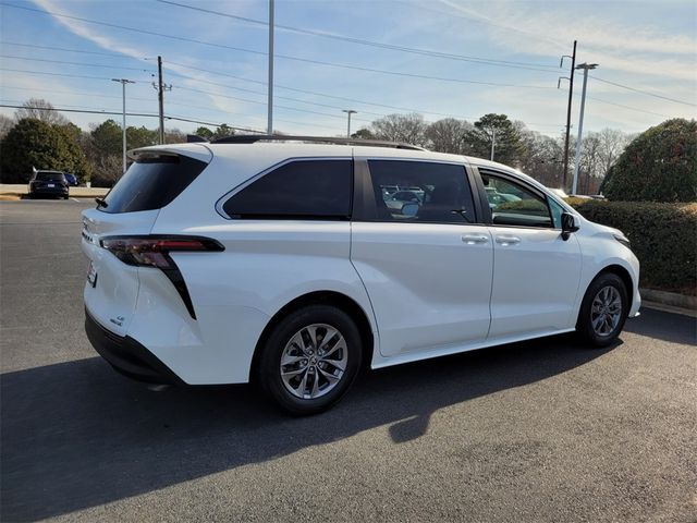 2024 Toyota Sienna LE