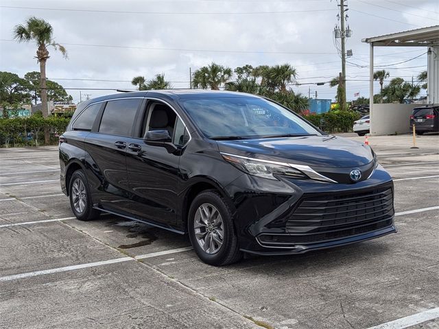 2024 Toyota Sienna LE