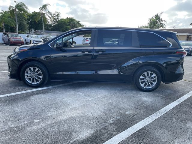 2024 Toyota Sienna LE