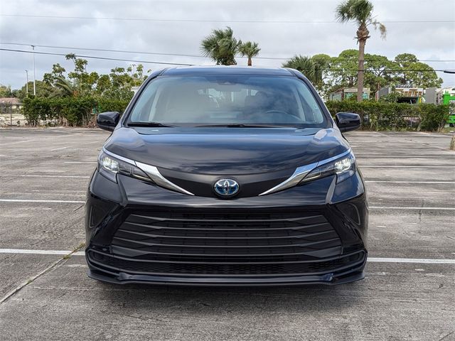 2024 Toyota Sienna LE