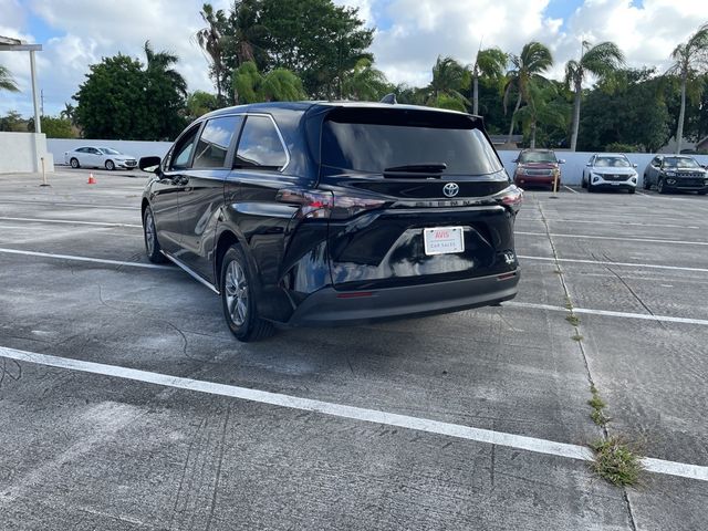 2024 Toyota Sienna LE