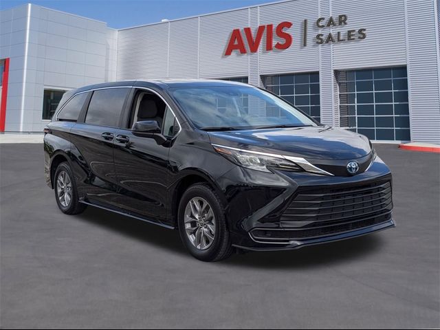 2024 Toyota Sienna LE