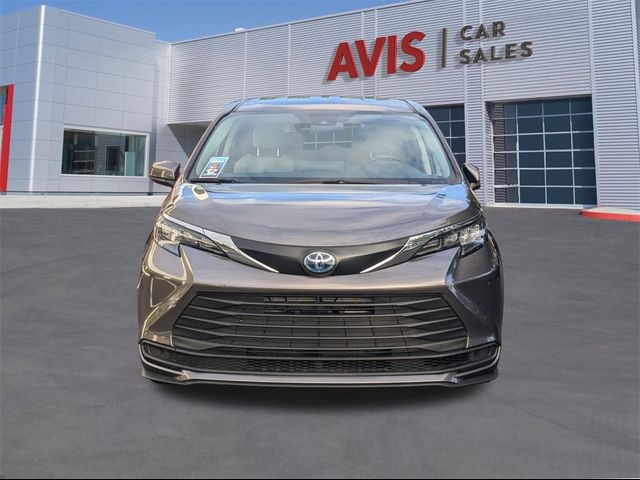 2024 Toyota Sienna LE