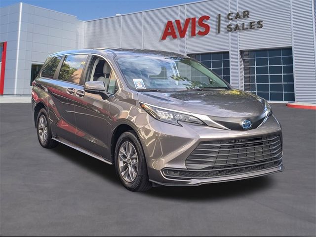 2024 Toyota Sienna LE