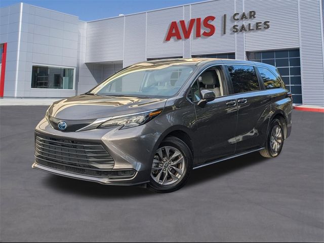 2024 Toyota Sienna LE