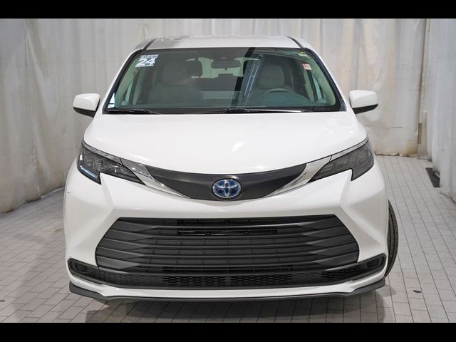 2024 Toyota Sienna LE