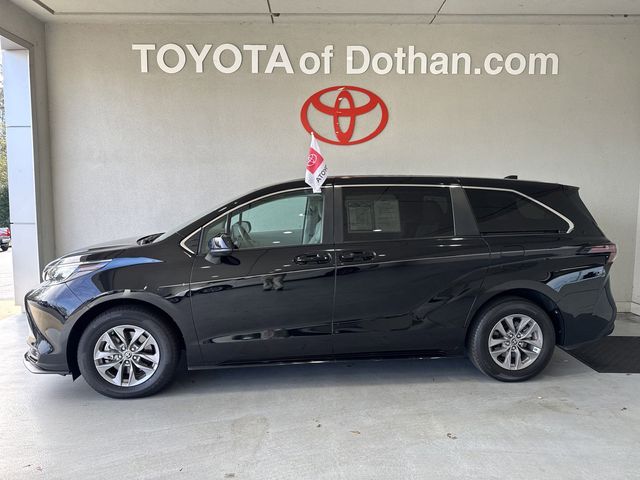 2024 Toyota Sienna LE