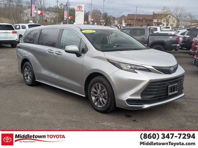 2024 Toyota Sienna LE