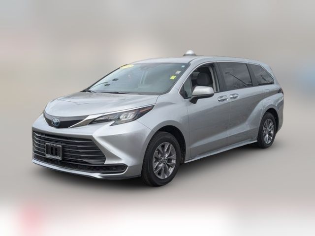 2024 Toyota Sienna LE