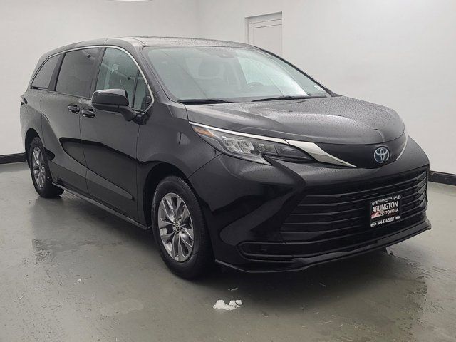 2024 Toyota Sienna LE