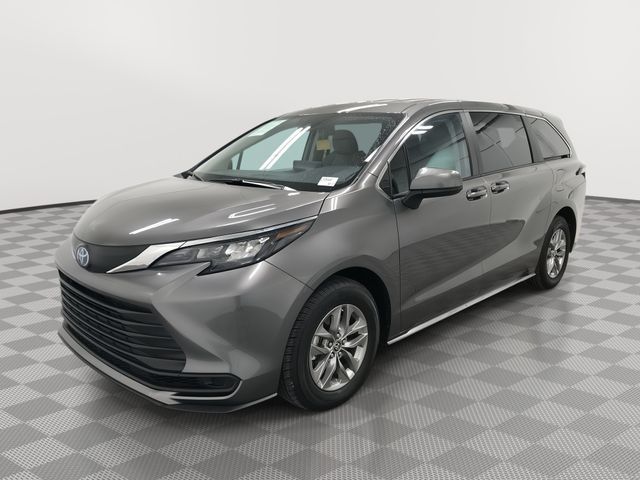 2024 Toyota Sienna LE