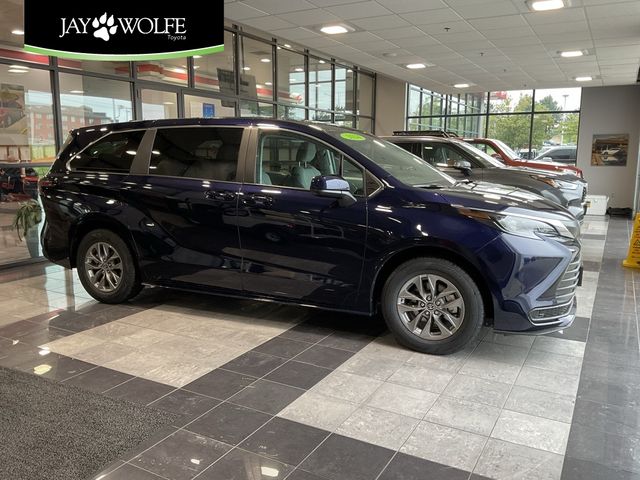 2024 Toyota Sienna LE