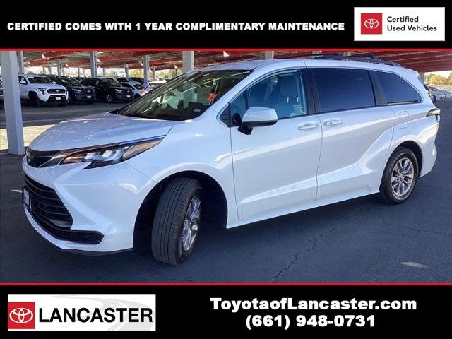 2024 Toyota Sienna LE