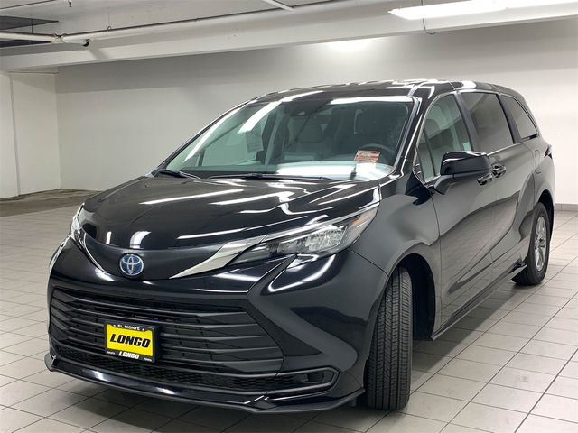 2024 Toyota Sienna LE