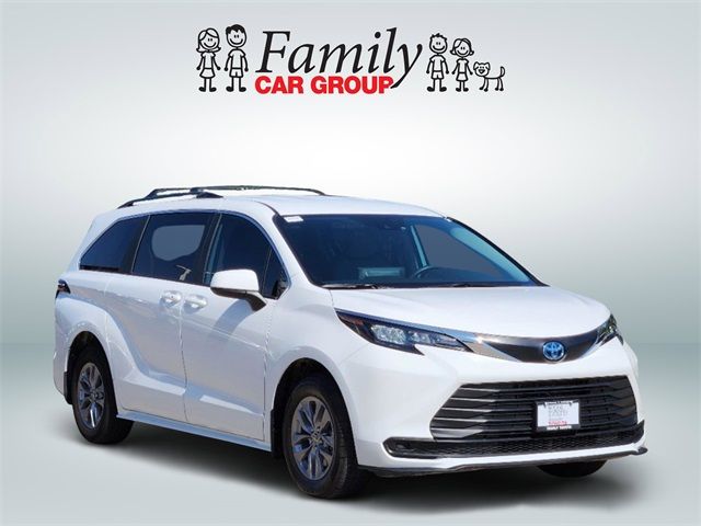 2024 Toyota Sienna LE