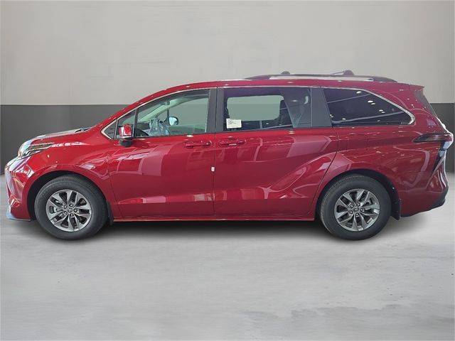 2024 Toyota Sienna LE