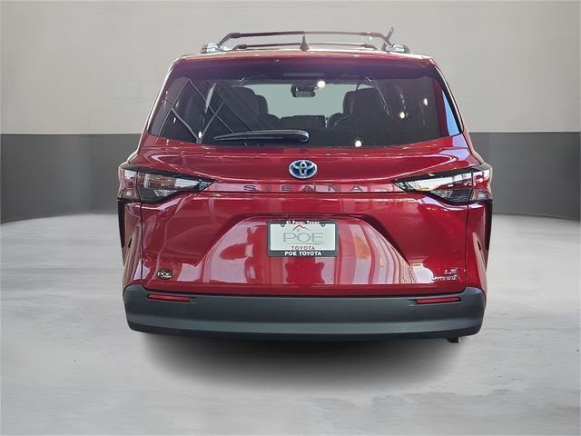 2024 Toyota Sienna LE