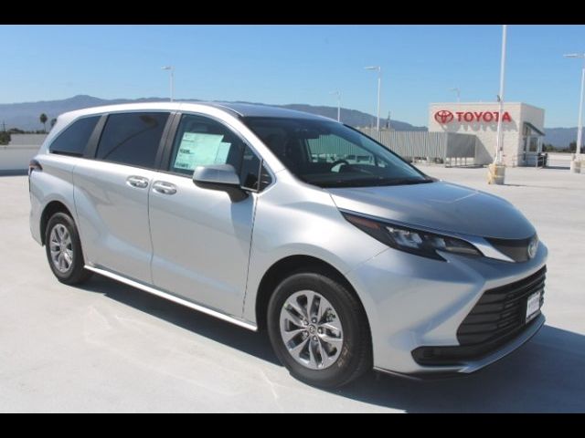 2024 Toyota Sienna LE