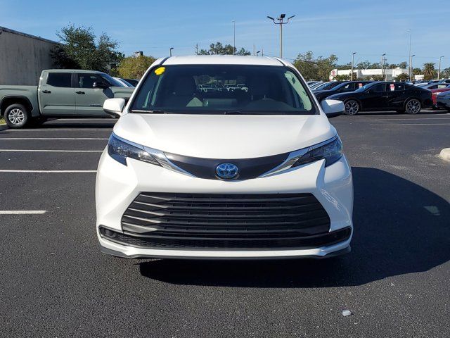 2024 Toyota Sienna LE