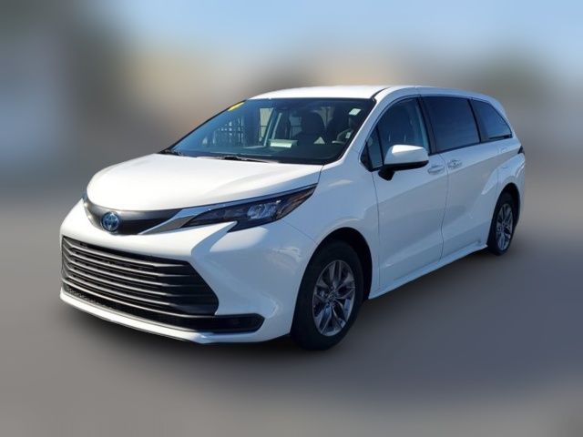 2024 Toyota Sienna LE