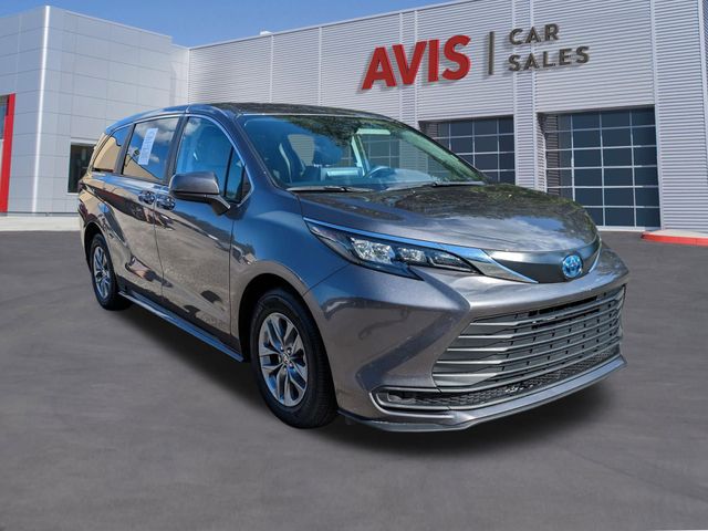 2024 Toyota Sienna LE