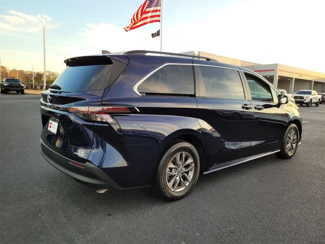 2024 Toyota Sienna LE