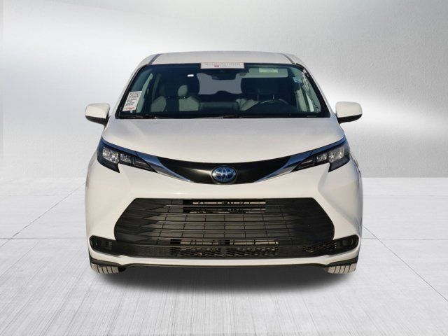 2024 Toyota Sienna LE