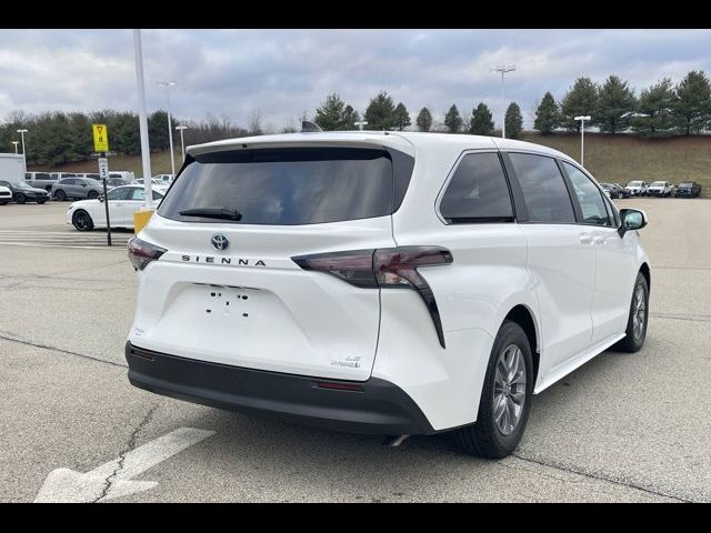 2024 Toyota Sienna LE