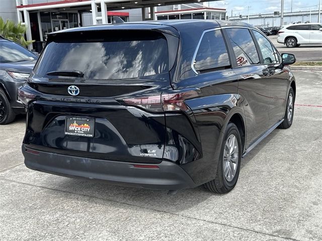 2024 Toyota Sienna LE