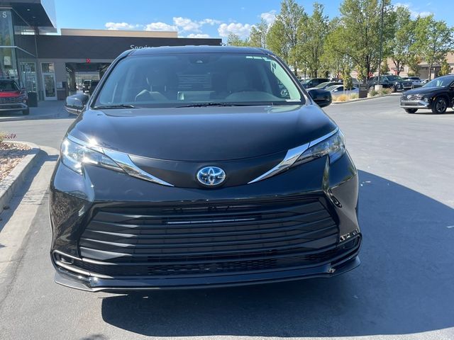 2024 Toyota Sienna LE