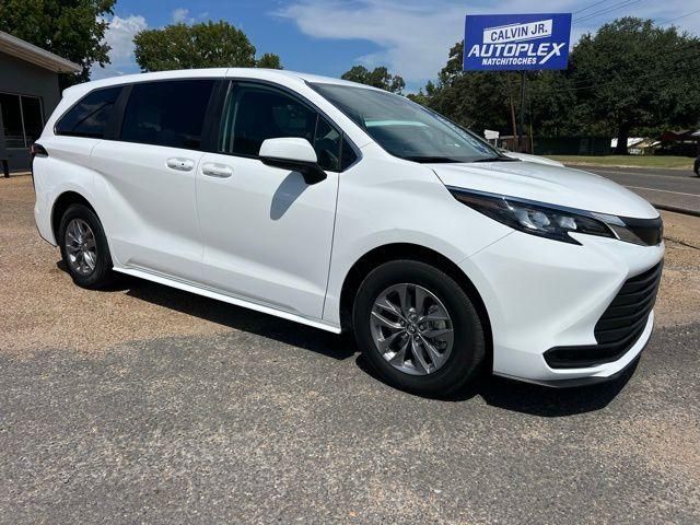 2024 Toyota Sienna LE