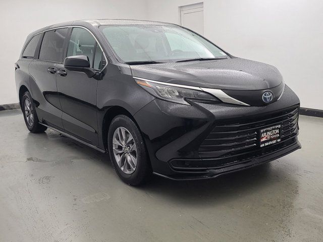 2024 Toyota Sienna LE