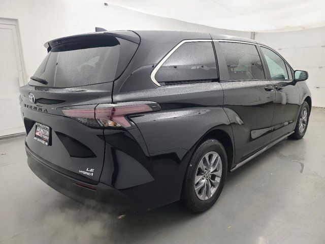 2024 Toyota Sienna LE