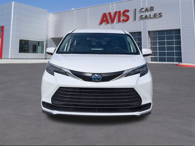 2024 Toyota Sienna LE