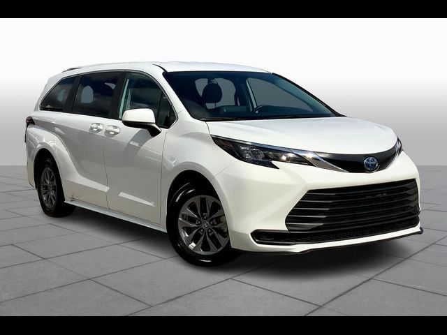 2024 Toyota Sienna LE