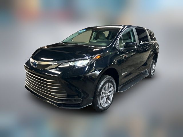 2024 Toyota Sienna LE