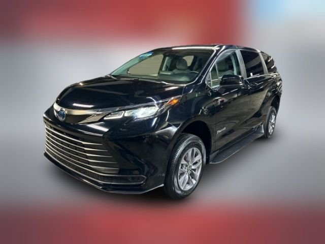 2024 Toyota Sienna LE