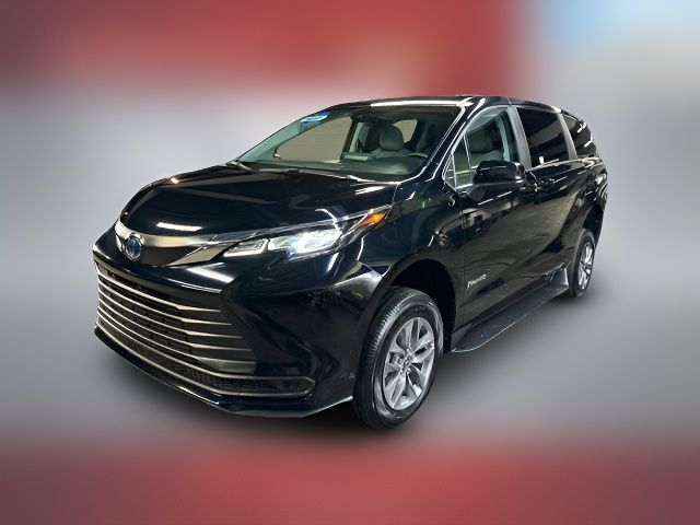 2024 Toyota Sienna LE