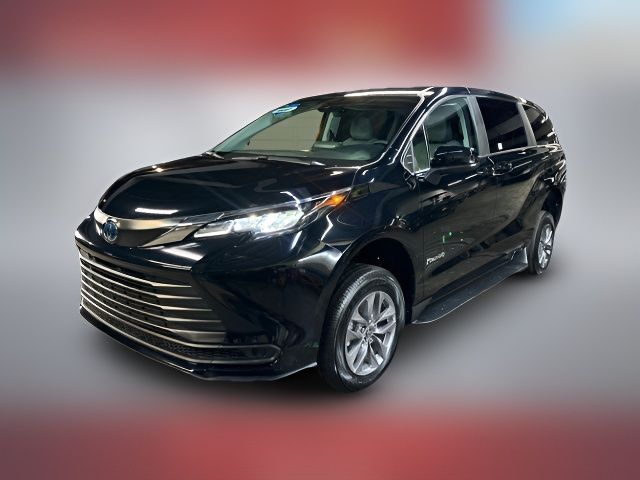 2024 Toyota Sienna LE