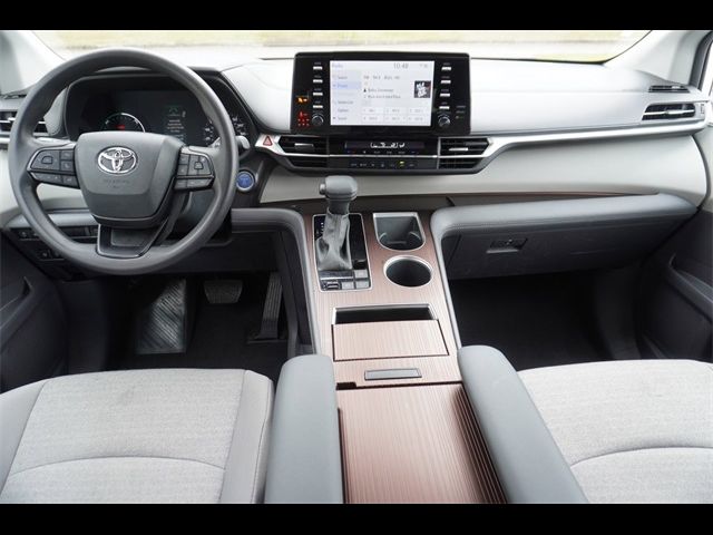 2024 Toyota Sienna LE