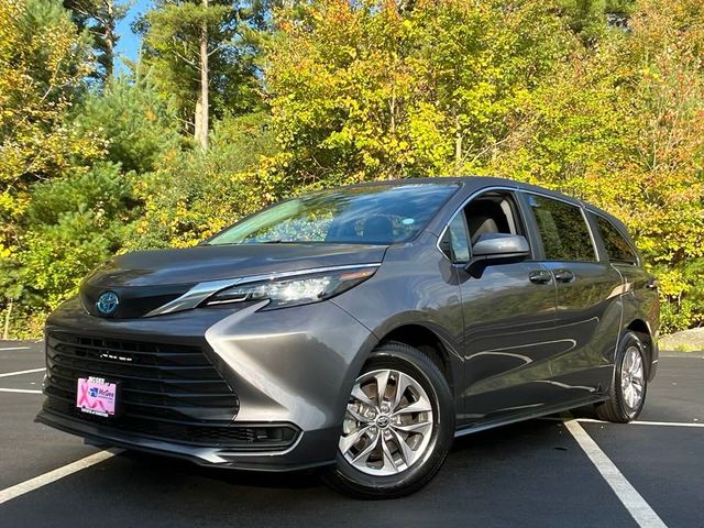 2024 Toyota Sienna LE