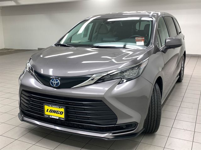 2024 Toyota Sienna LE