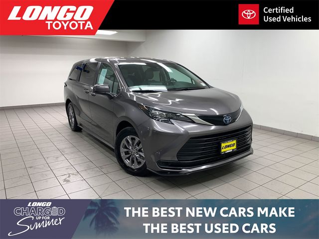 2024 Toyota Sienna LE