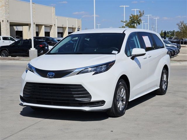 2024 Toyota Sienna LE