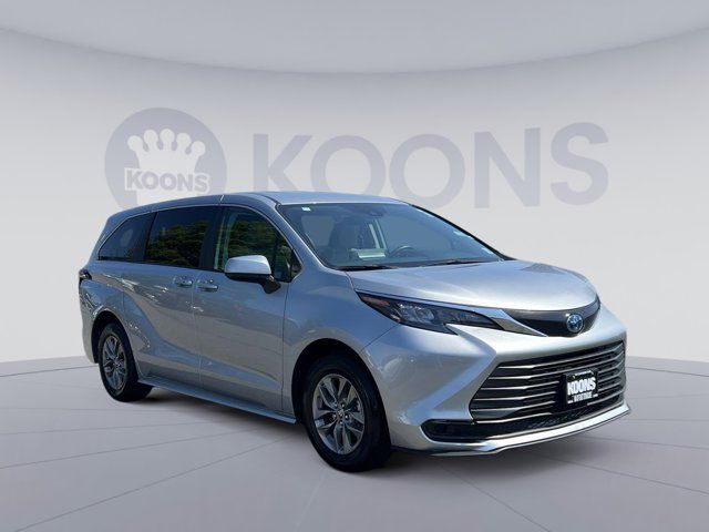 2024 Toyota Sienna LE