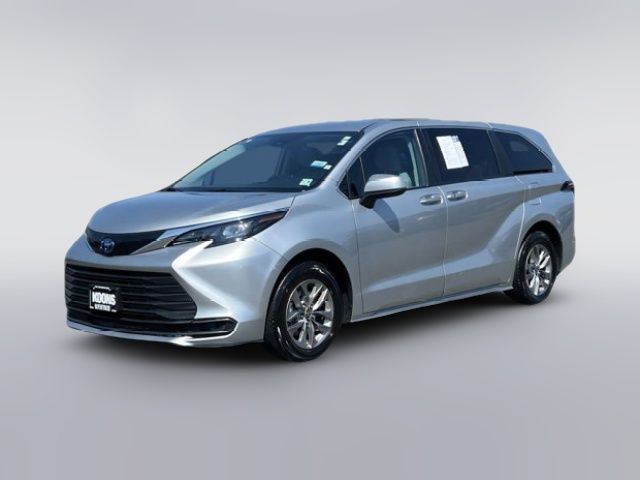 2024 Toyota Sienna LE