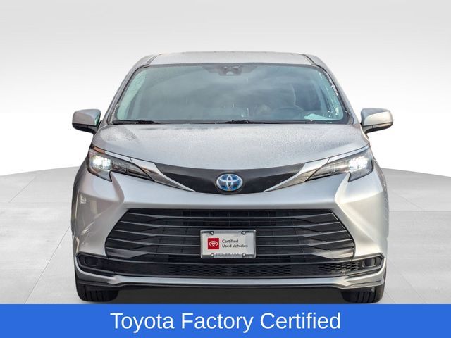 2024 Toyota Sienna LE