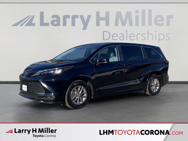 2024 Toyota Sienna LE