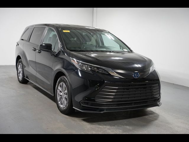 2024 Toyota Sienna LE