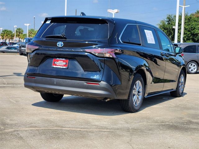 2024 Toyota Sienna LE